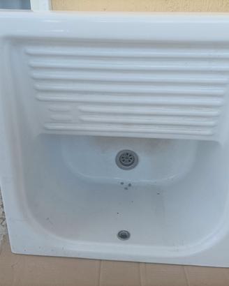 lavatoio in ceramica con strofinatoio