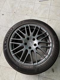 Cherchi porsche 20 con le gomme