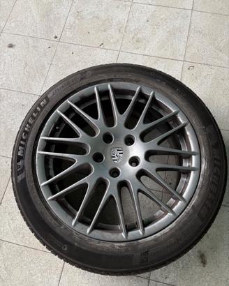 Cherchi porsche 20 con le gomme