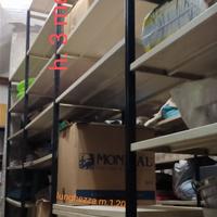 Scaffalatura da magazzino ripiani laccati beige