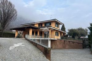 2 LOCALI A REVELLO