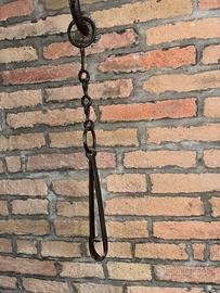 antico gancio per pozzi