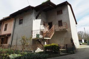 CASA SEMINDIPENDENTE A CASTELLETTO CERVO
