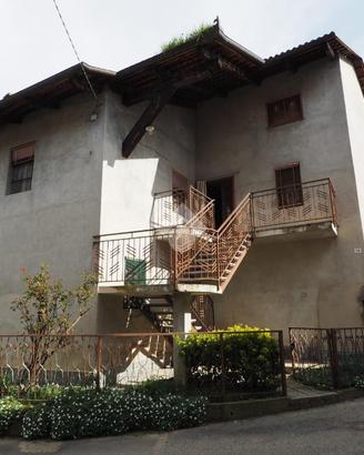 CASA SEMINDIPENDENTE A CASTELLETTO CERVO