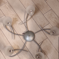 Lampadario stilizzato moderno con bocce in vetro