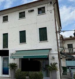 Immobile in asta di 260 m² con 1 locale a Camisano