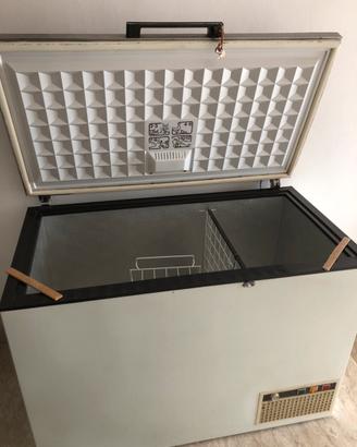 Congelatore a pozzo indesit 350l