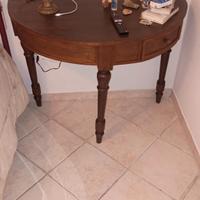Tavolo mezzotondo. siciliano