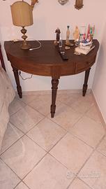 Tavolo mezzotondo. siciliano