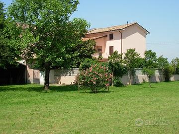Casale autonomo con ampio terreno