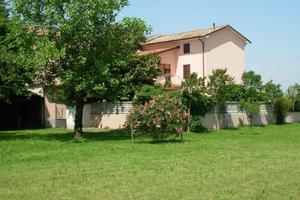 Casale autonomo con ampio terreno