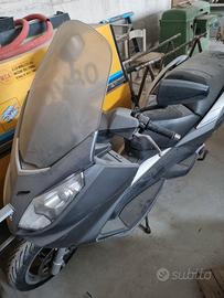 Due Peugeot Satelis 250