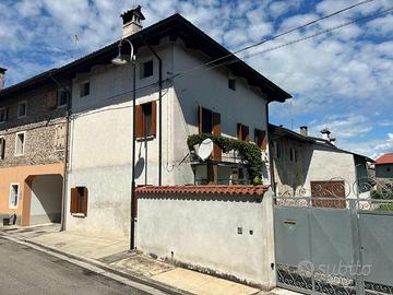 CASA IN LINEA CON GIARDINO