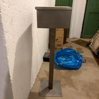 2 piedistalli espositori contenitori  acciaio