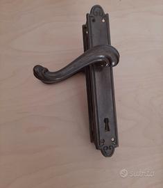 Maniglie vintage per porte in legno 