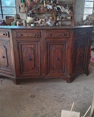 Rara Credenza Scantonata Veneta del '700 in Noce