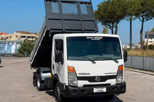 Nissan Cabstar 35.13 ribaltabile trilaterale