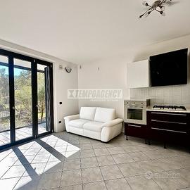 MODERNO TRILOCALE CON 2 GIARDINI PRIVATI - COSTRU