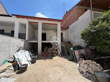 VILLA A SCHIERA A GIUGLIANO IN CAMPANIA