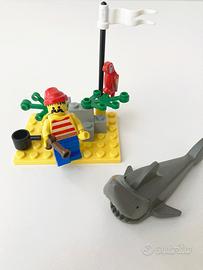Isola con squalo e pirata LEGO