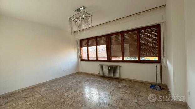 Trilocale ultimo piano zona Nuova