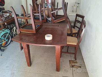 tavolo in legno piu vetrinetta piu 6 sedie
