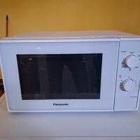 Microonde combinato Panasonic 20 litri 800 W