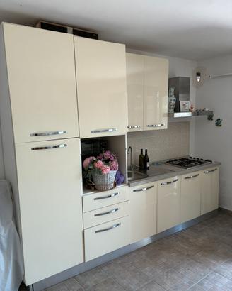 Cucina 3x2,40h (no forno, no frigo)