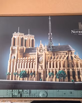 Lego 21061 Notre-Dame de Paris  NUOVO MISB