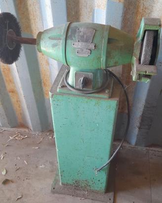 Mola professionale con basamento 380v usata