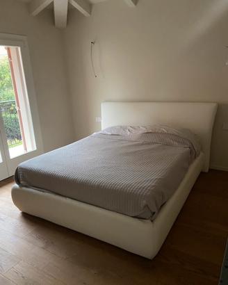 Letto matrimoniale in ecopelle