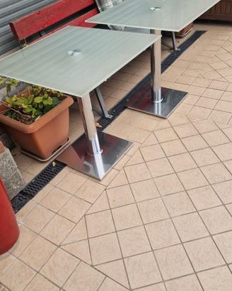 Tavoli e tavolo moderni in vetro e acciaio