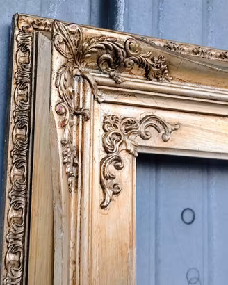 Cornice per quadri antica intarsiata a mano.