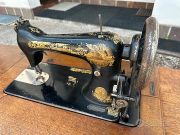 Macchina da cucire d’epoca Singer inizo 900
