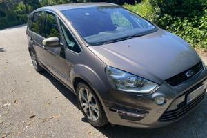 Ford S Max molto spaziosa e comoda, cambio autom.