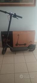 monopattino elettrico con scatola