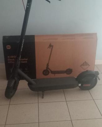 monopattino elettrico con scatola