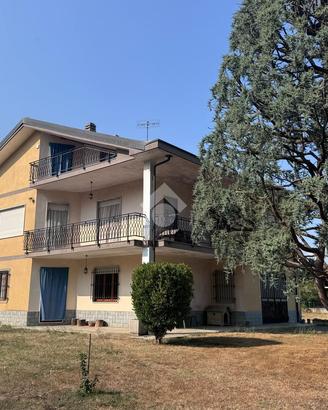 VILLA SINGOLA A FRONT