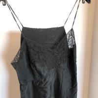 Elegante sottoveste nera in raso e pizzo