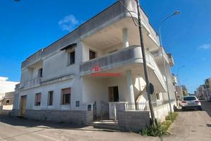 Palazzo con due appartamenti a melissano