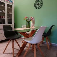 Tavolo in legno massello vetro temperato+4 sedie 