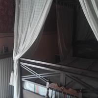 Letto thailandese con baldacchino