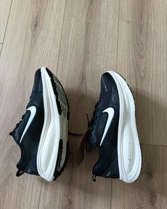 Nike Vomero 18 