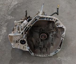 Cambio Clio 1.5D Anno 2016 Marce 5  Km 130.000