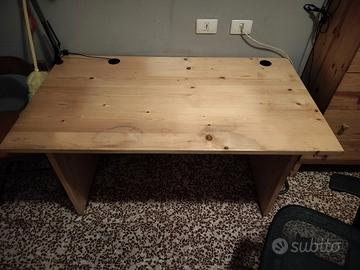 Scrivania in legno massello
