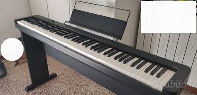 Pianoforte elettrico CASIO con standard e pedale