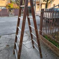 scala in legno con gradini in alluminio 