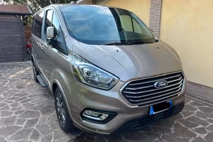 FORD TOURNEO CUSTOM 8 posti