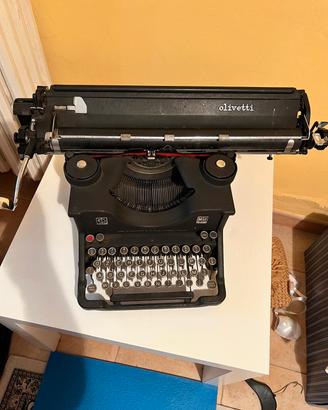 Macchina da scrivere olivetti M40 