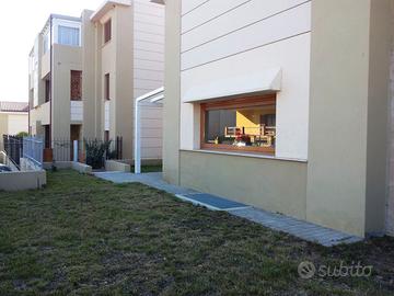 VILLA INDIPENDENTE CON GIARDINO SU TRE LATI